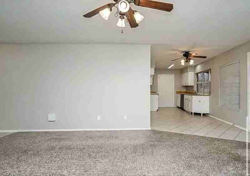 423 Southlake Dr - Photo 4 of 6
