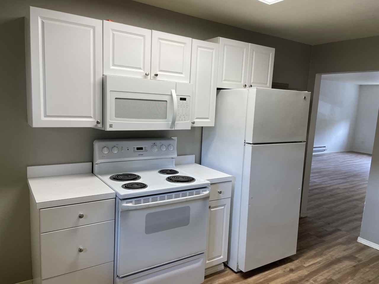 819 Nob Hill Ave N #106 - Photo 5 of 6