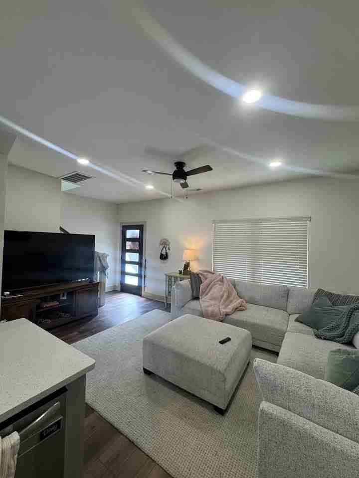 933 N Oakland Ave #NA - Photo 4 of 8