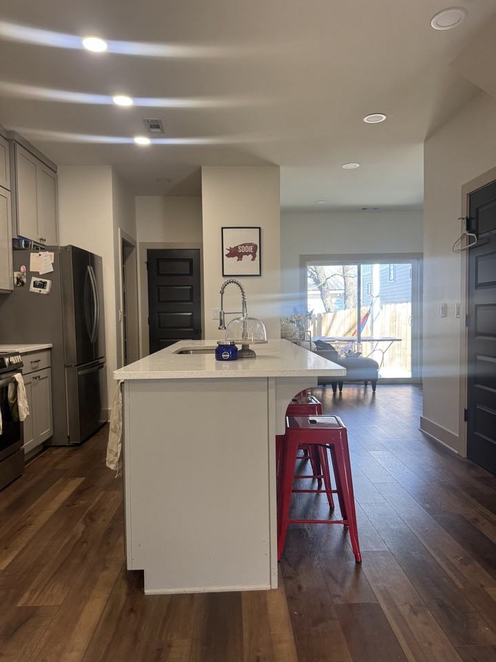 933 N Oakland Ave #NA - Photo 5 of 8