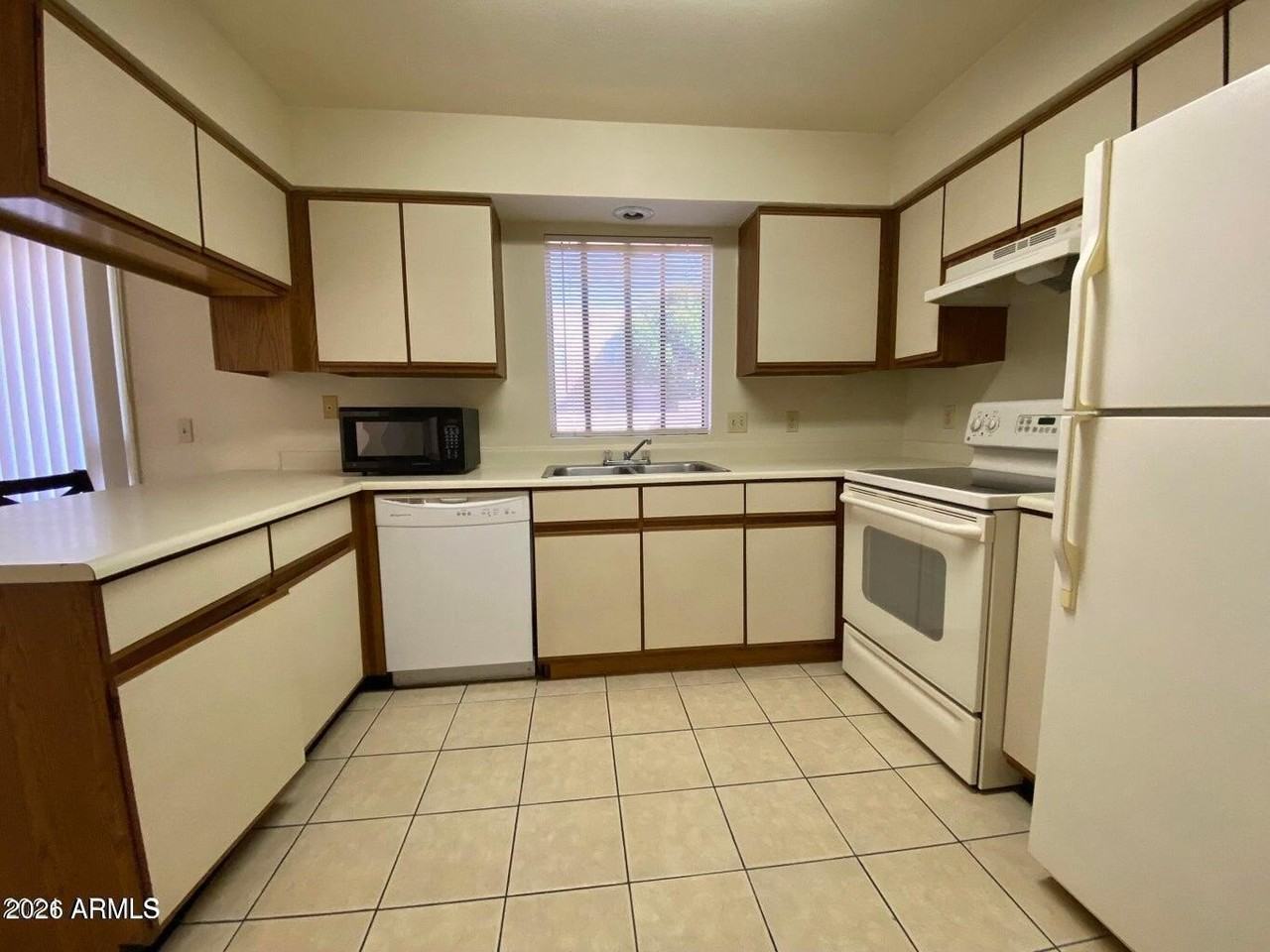 13643 N Hamilton Dr Unit 2 - Photo 5 of 16