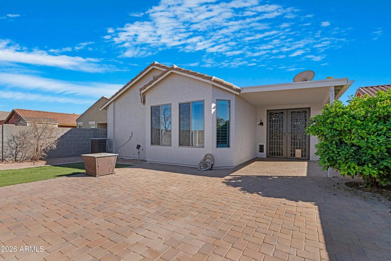 36590 W Barcelona Ln - Photo 7 of 19