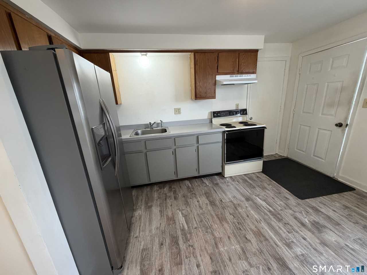 58 Yorkshire St Unit C - Photo 4 of 13