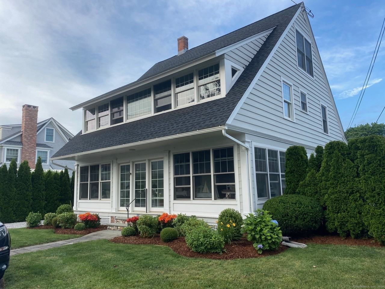 33 Grove Ave - Photo 2 of 35