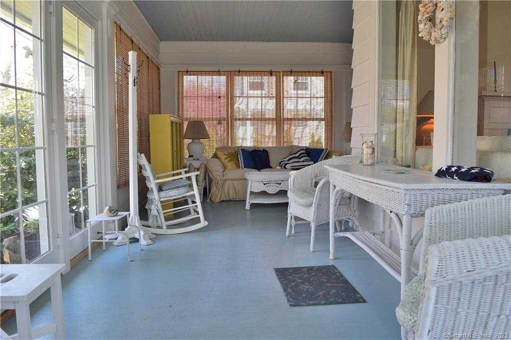 33 Grove Ave - Photo 4 of 35