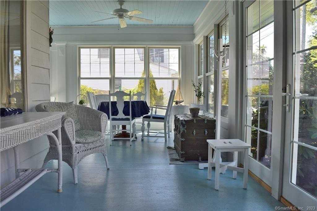 33 Grove Ave - Photo 5 of 35