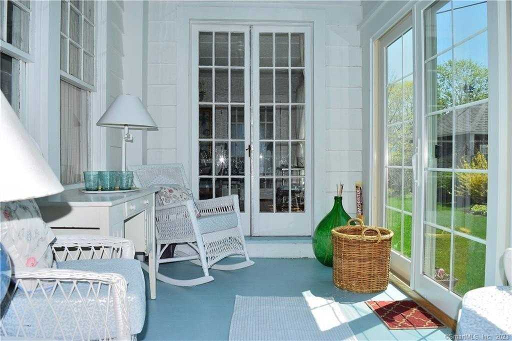 33 Grove Ave - Photo 6 of 35