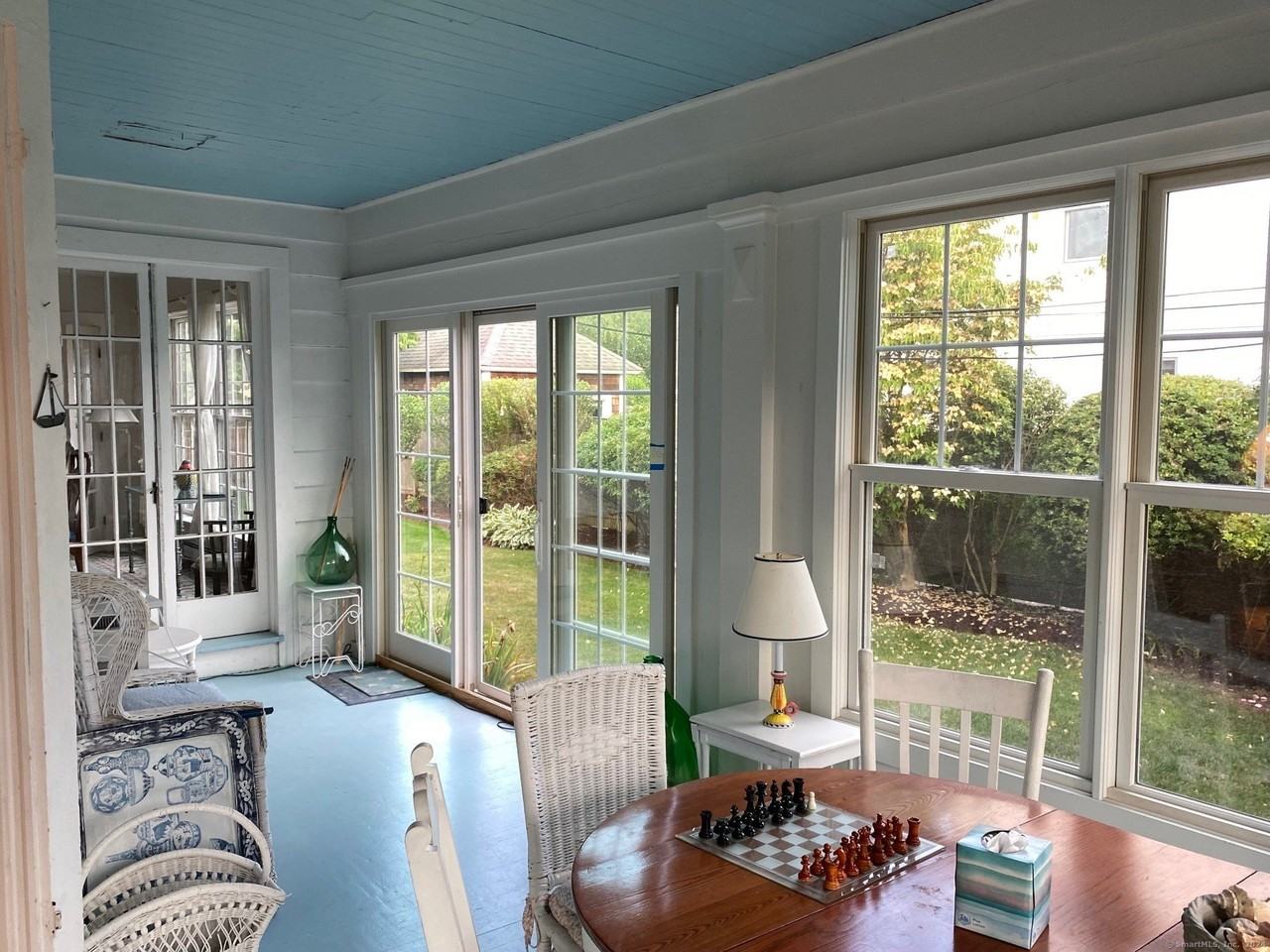 33 Grove Ave - Photo 7 of 35