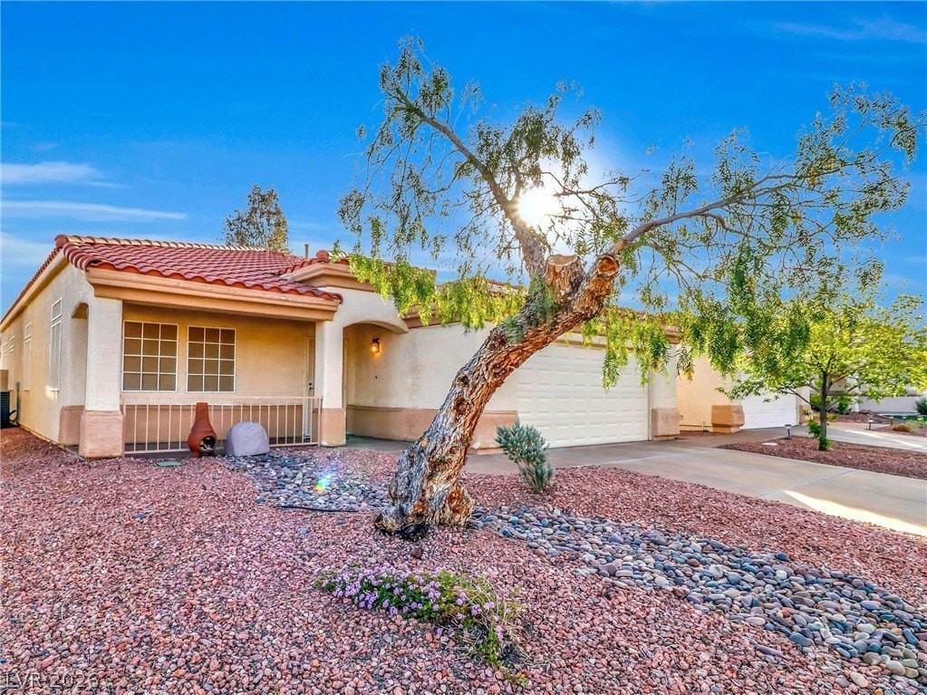 122 Montesol Dr - Photo 3 of 40