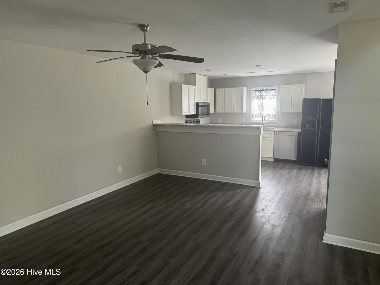 218 Jordan Ln - Photo 2 of 27