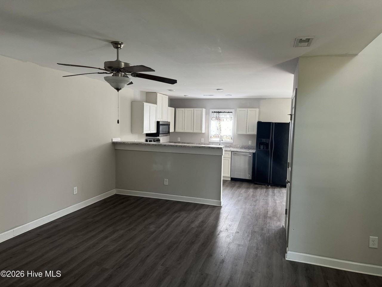 218 Jordan Ln - Photo 5 of 27