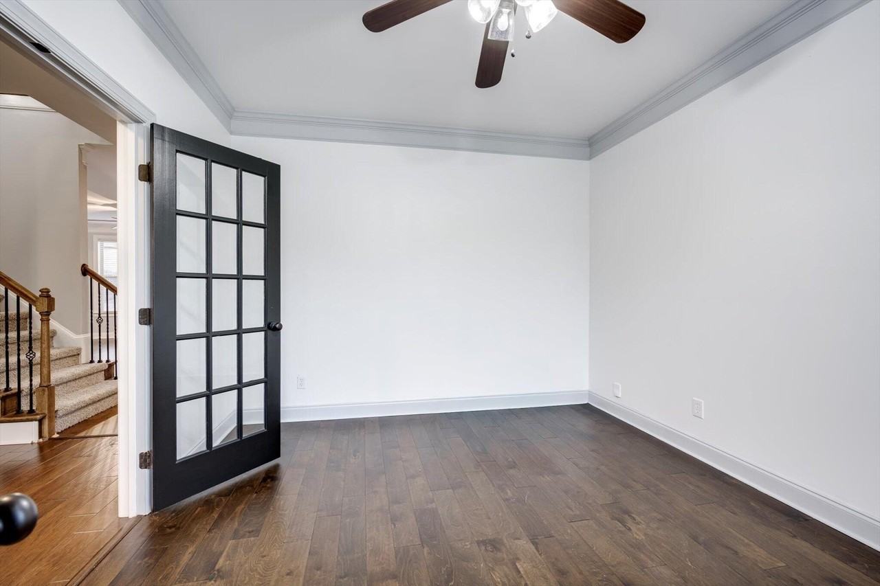 8647 Crenshaw Dr - Photo 6 of 39