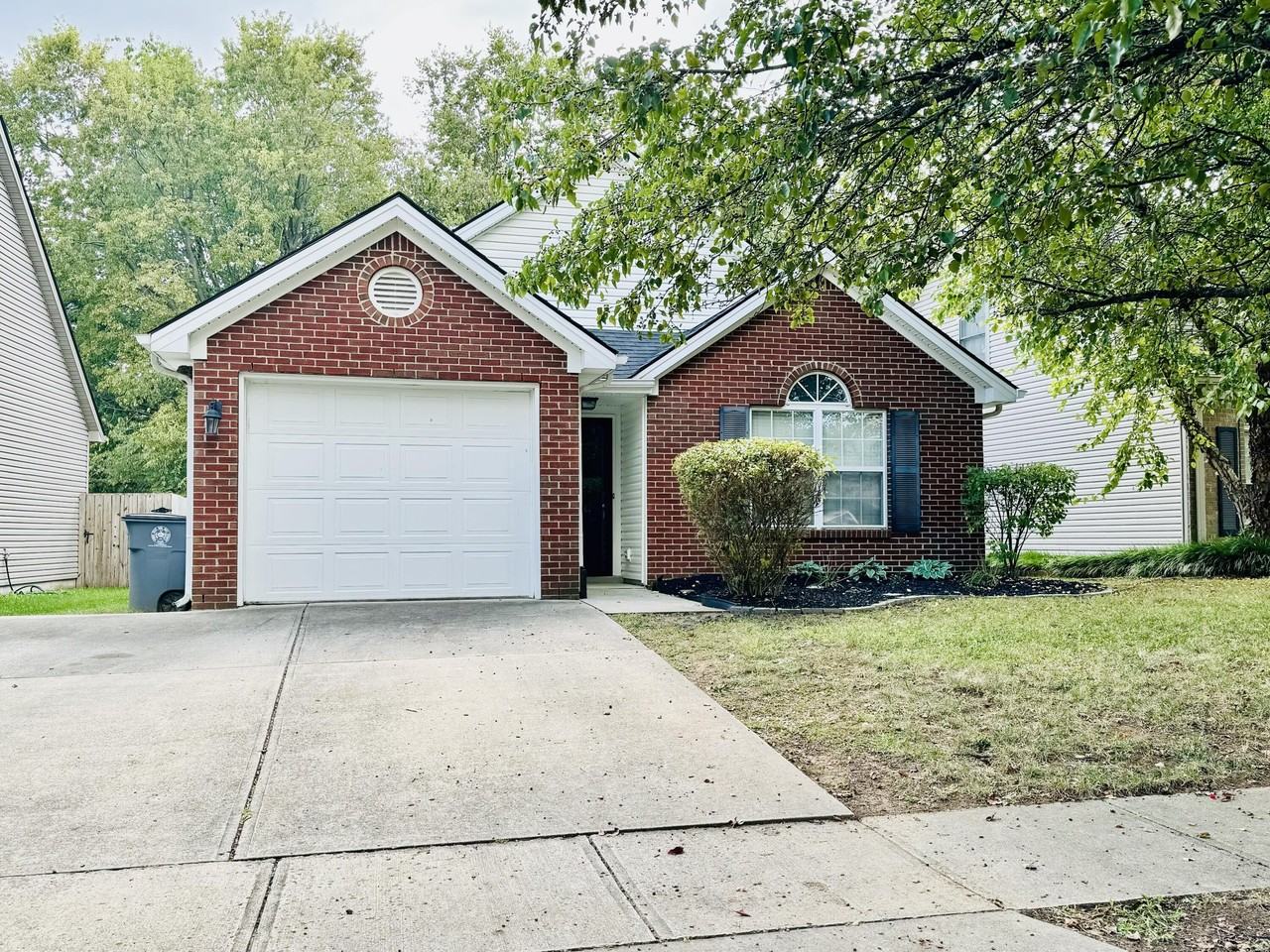 2216 Prescott Ln - Photo 2 of 23