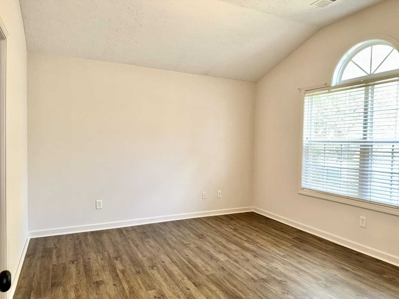 2216 Prescott Ln - Photo 5 of 23