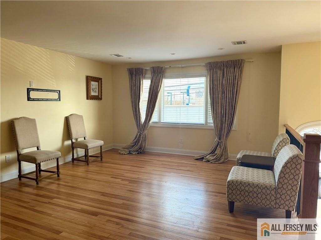 1084 Stelton Rd - Photo 2 of 12