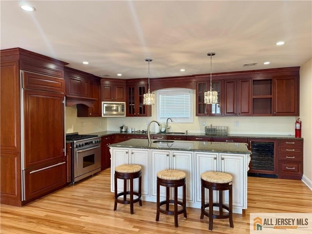 1084 Stelton Rd - Photo 3 of 12