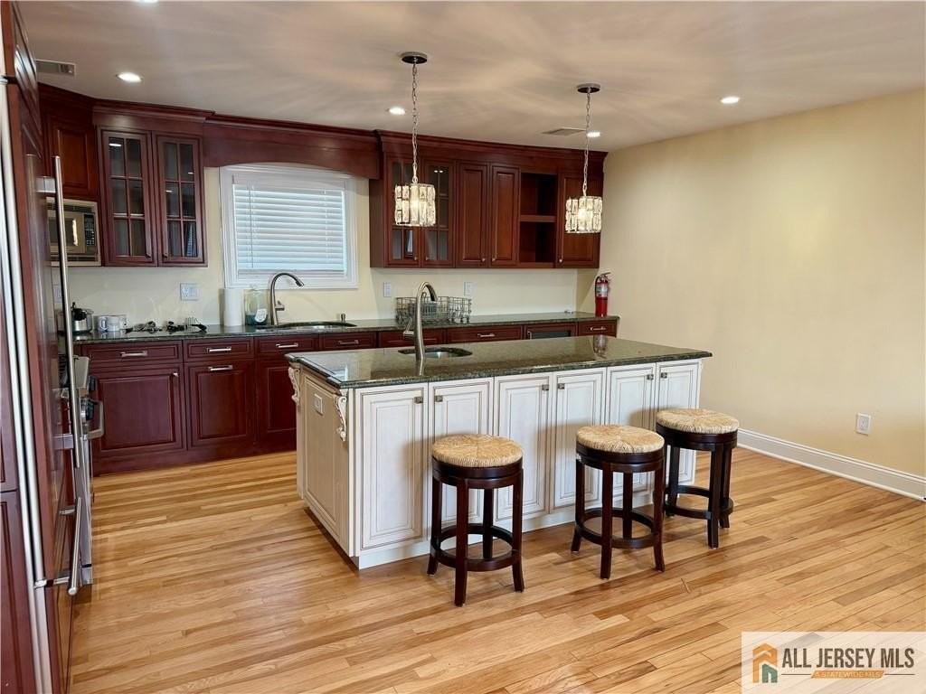 1084 Stelton Rd - Photo 4 of 12