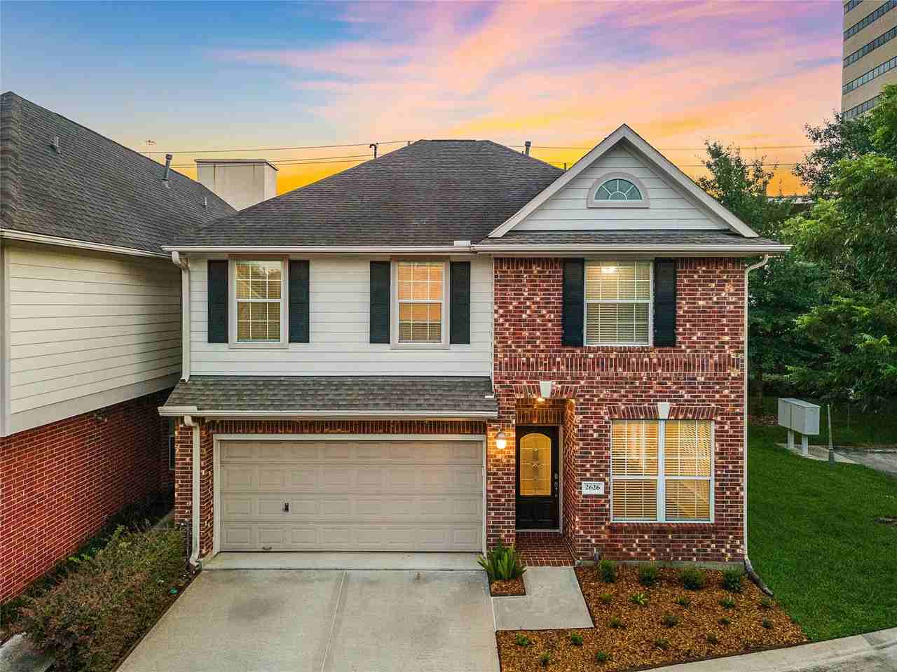 2626 Couch St #1 - Photo 5 of 39