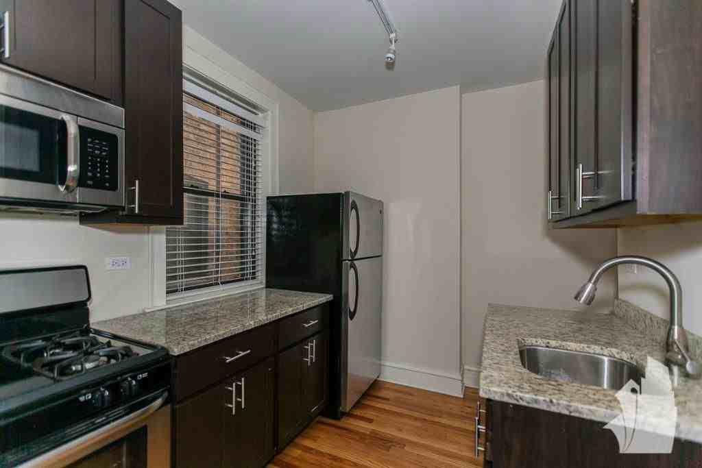 2177 W Giddings St - Photo 2 of 8