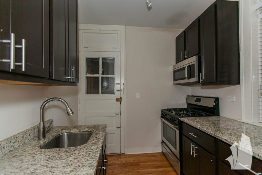 2177 W Giddings St - Photo 3 of 8