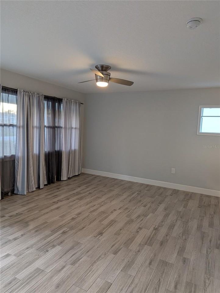 3613 Kingston St N - Photo 3 of 19