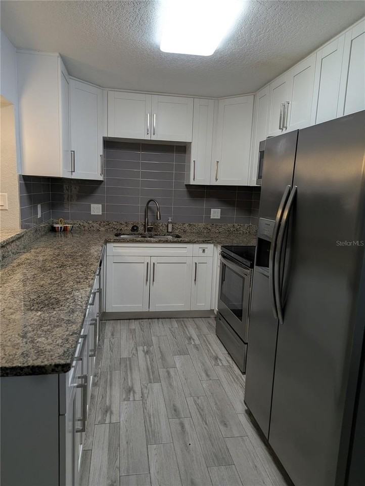 3613 Kingston St N - Photo 6 of 19