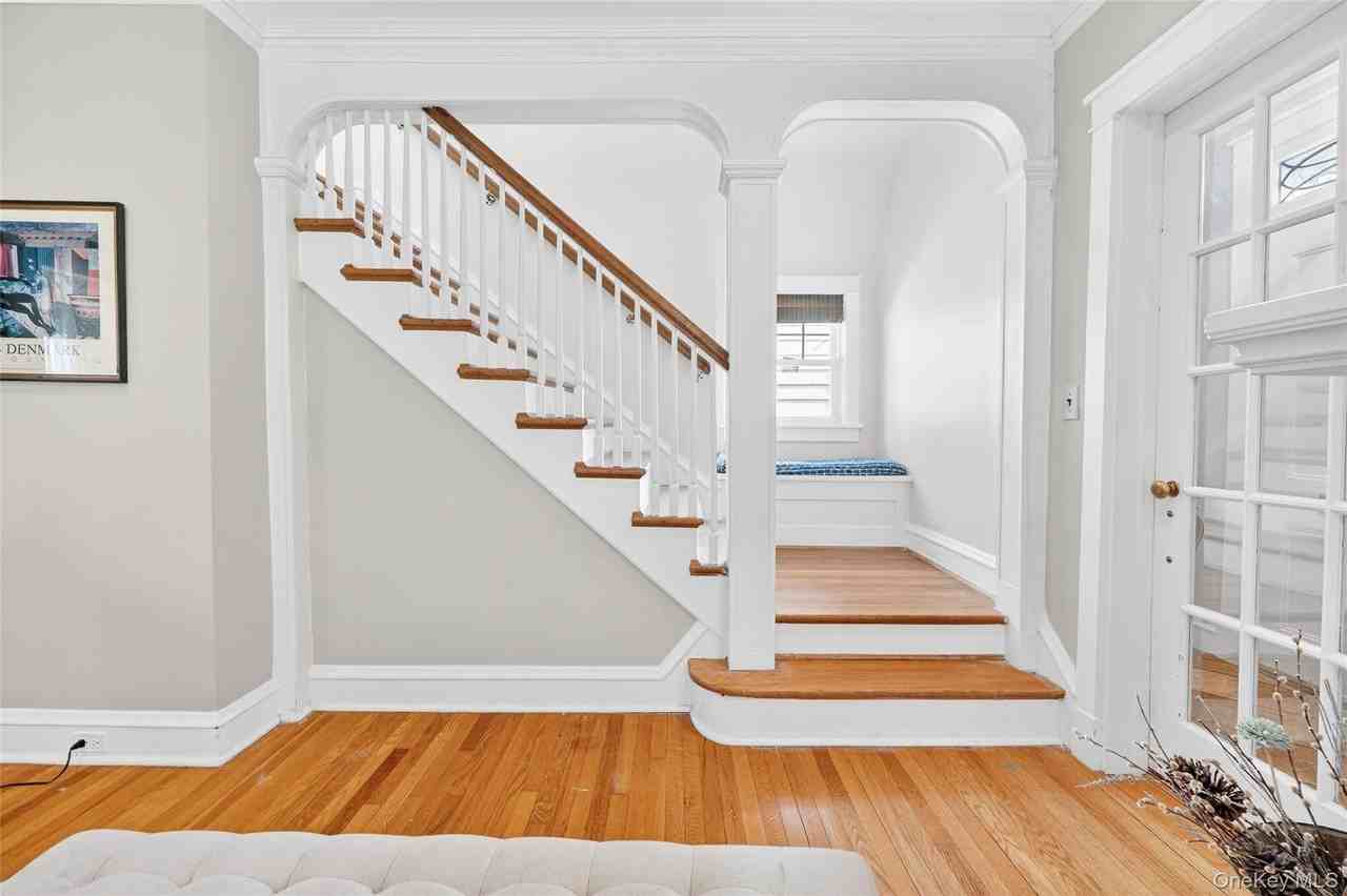 14 Columbia Pl - Photo 3 of 34