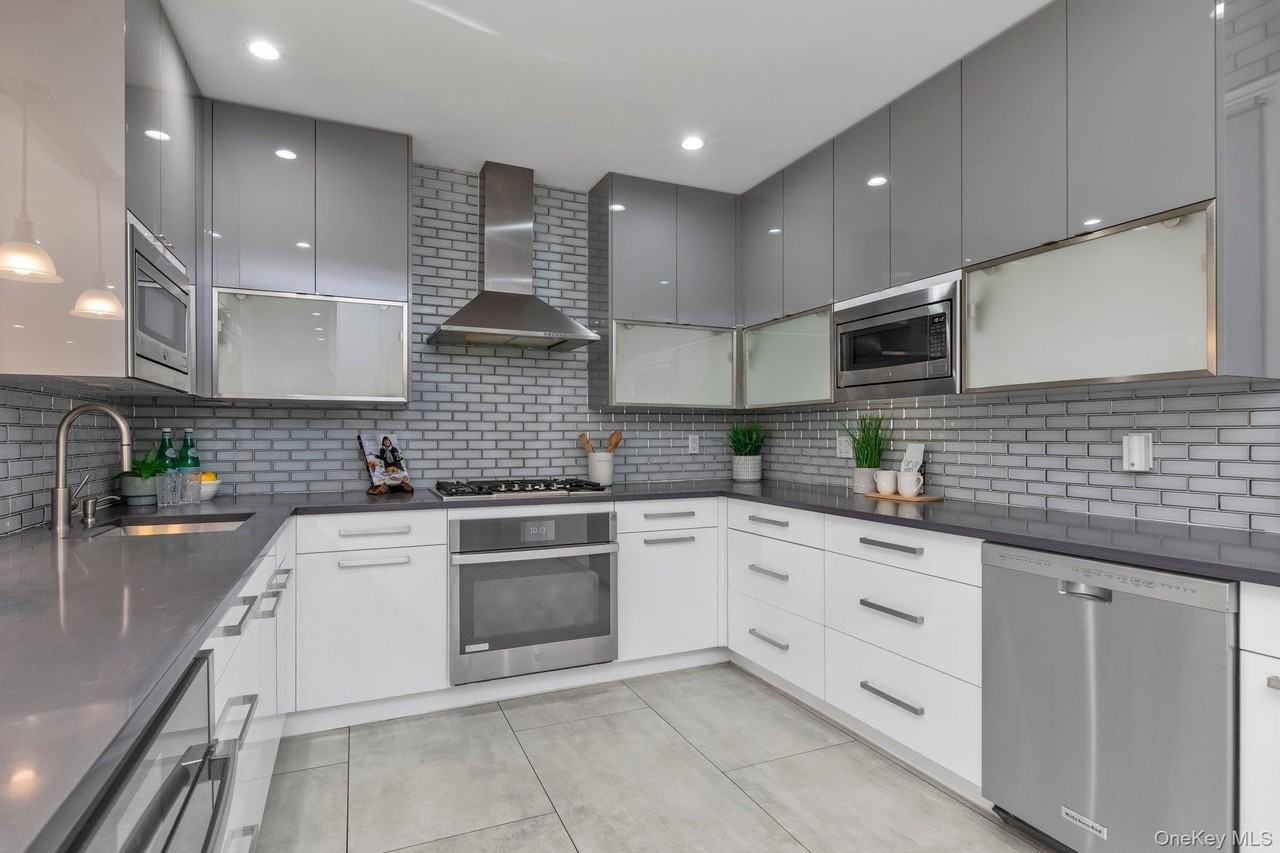 8334 116th St - Photo 7 of 24