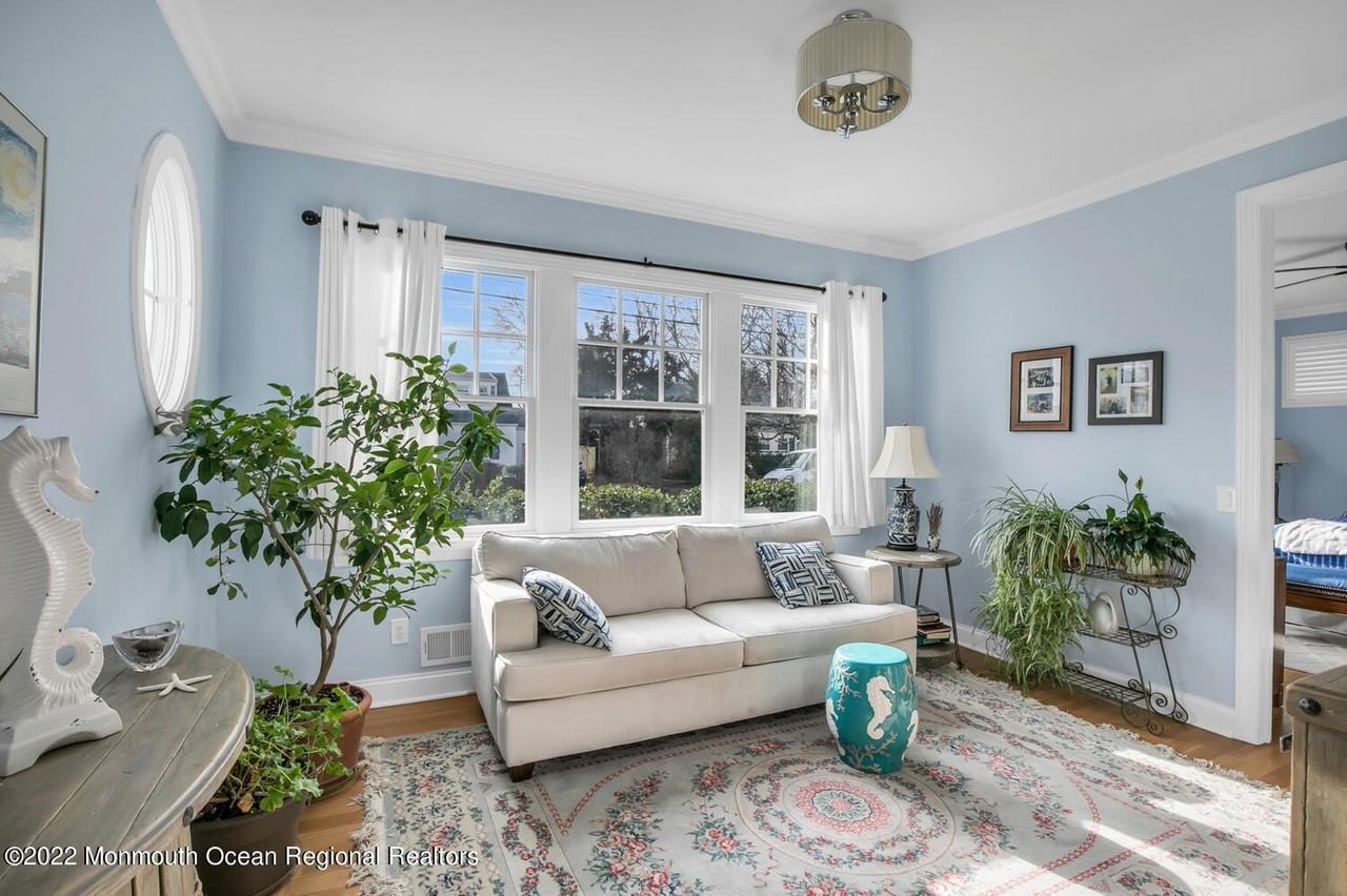 812 Claridge Dr - Photo 6 of 26