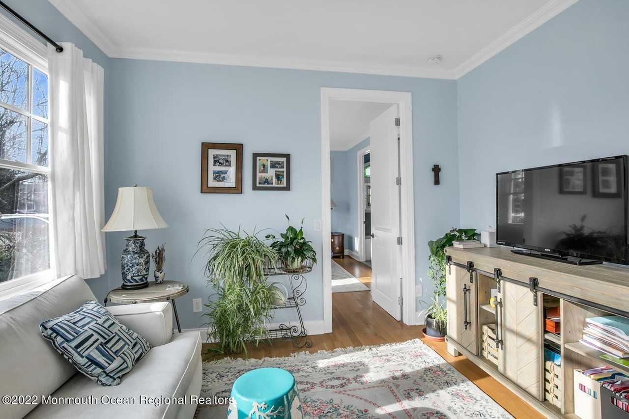 812 Claridge Dr - Photo 7 of 26