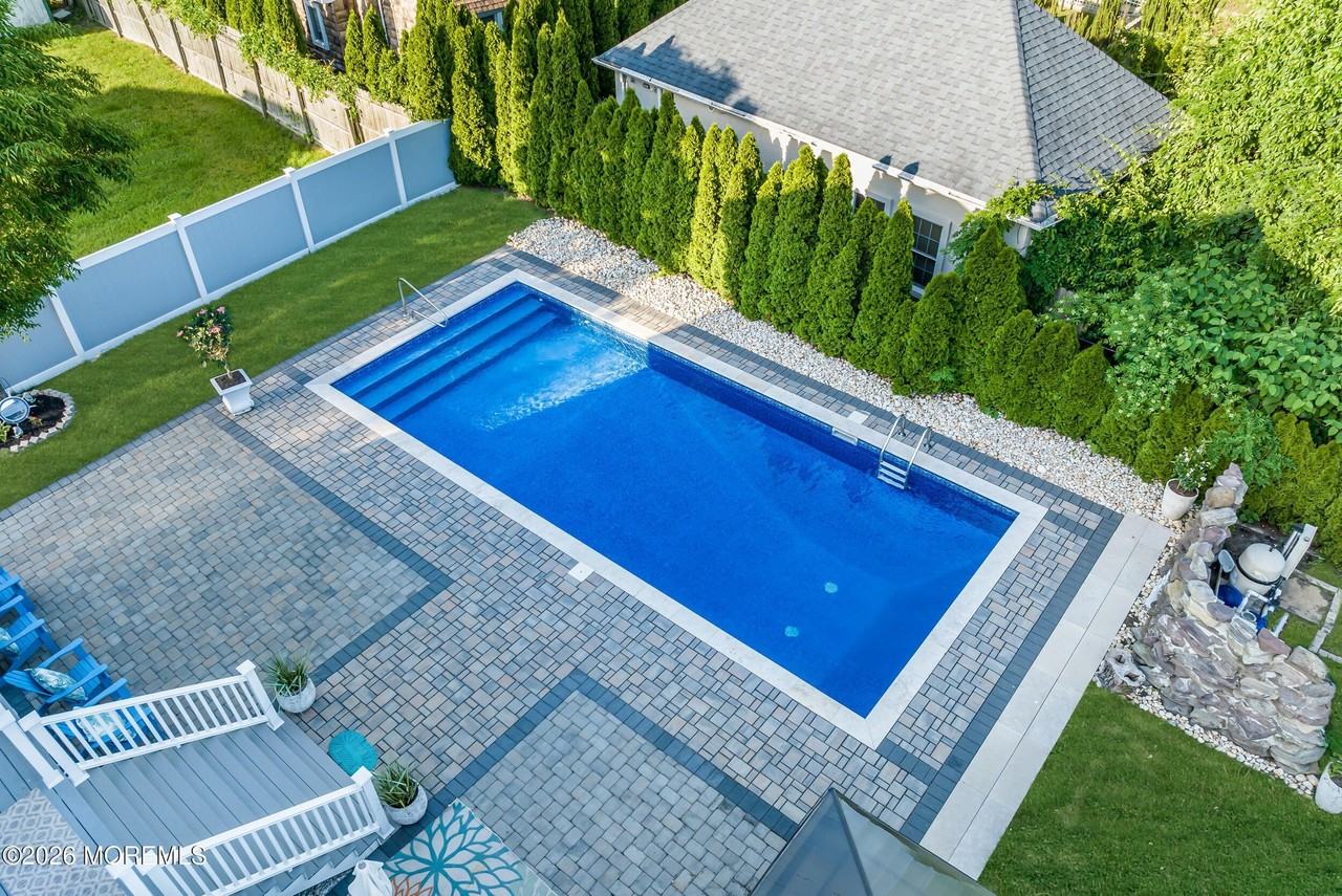 243 Overbrook Ave - Photo 2 of 50