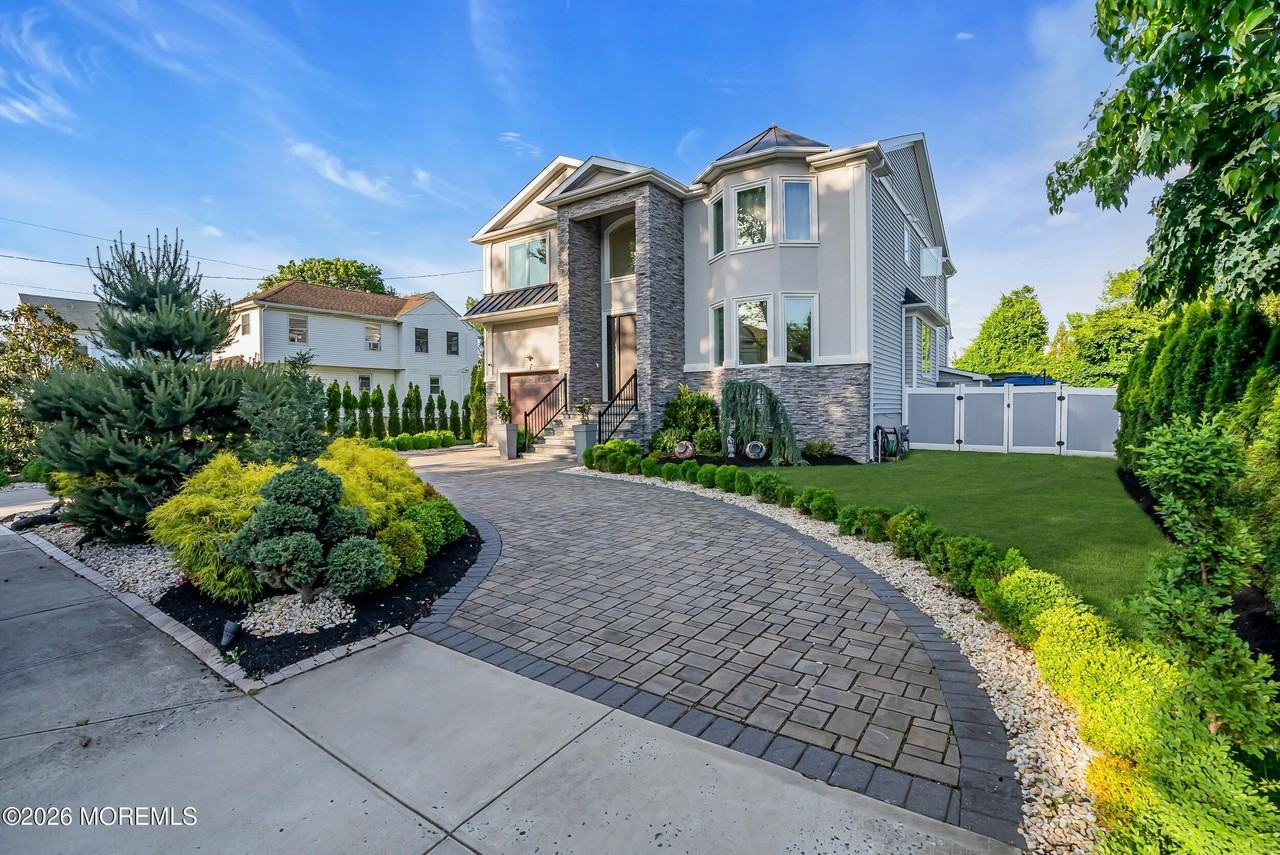 243 Overbrook Ave - Photo 3 of 50