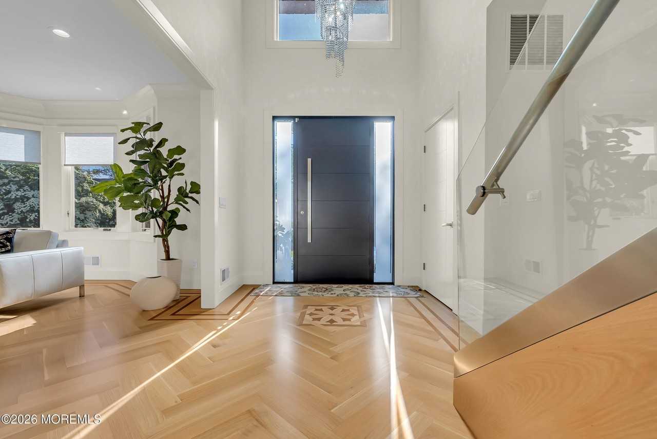 243 Overbrook Ave - Photo 4 of 50