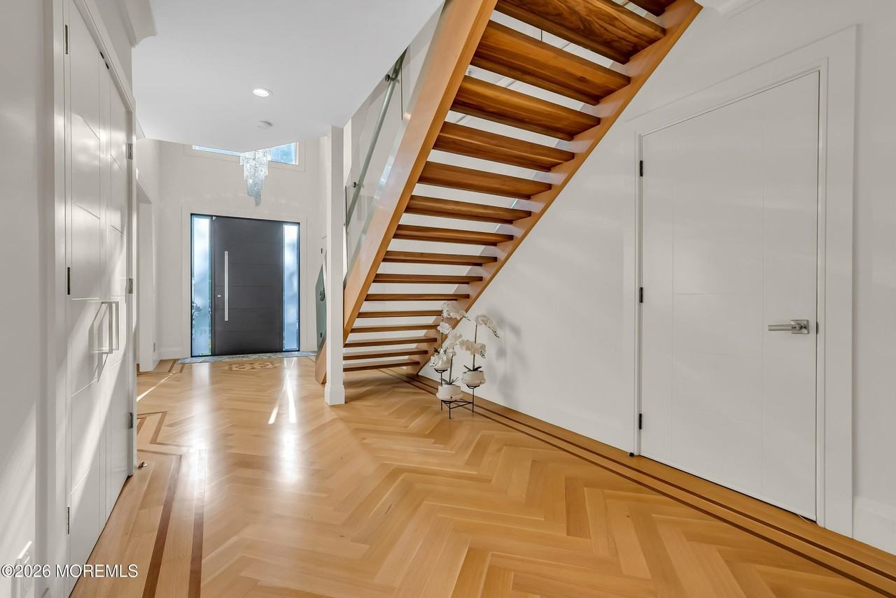 243 Overbrook Ave - Photo 6 of 50