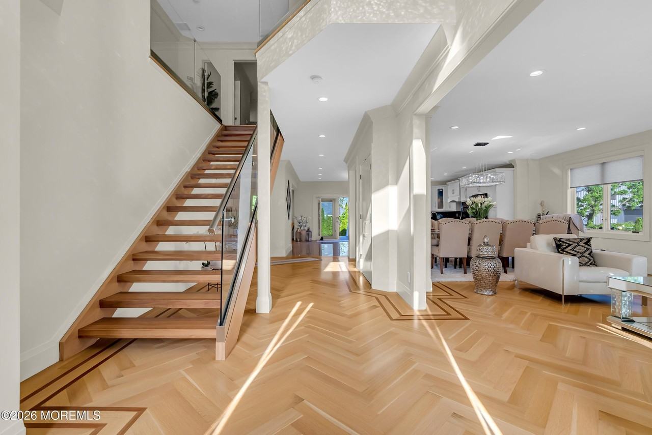 243 Overbrook Ave - Photo 7 of 50