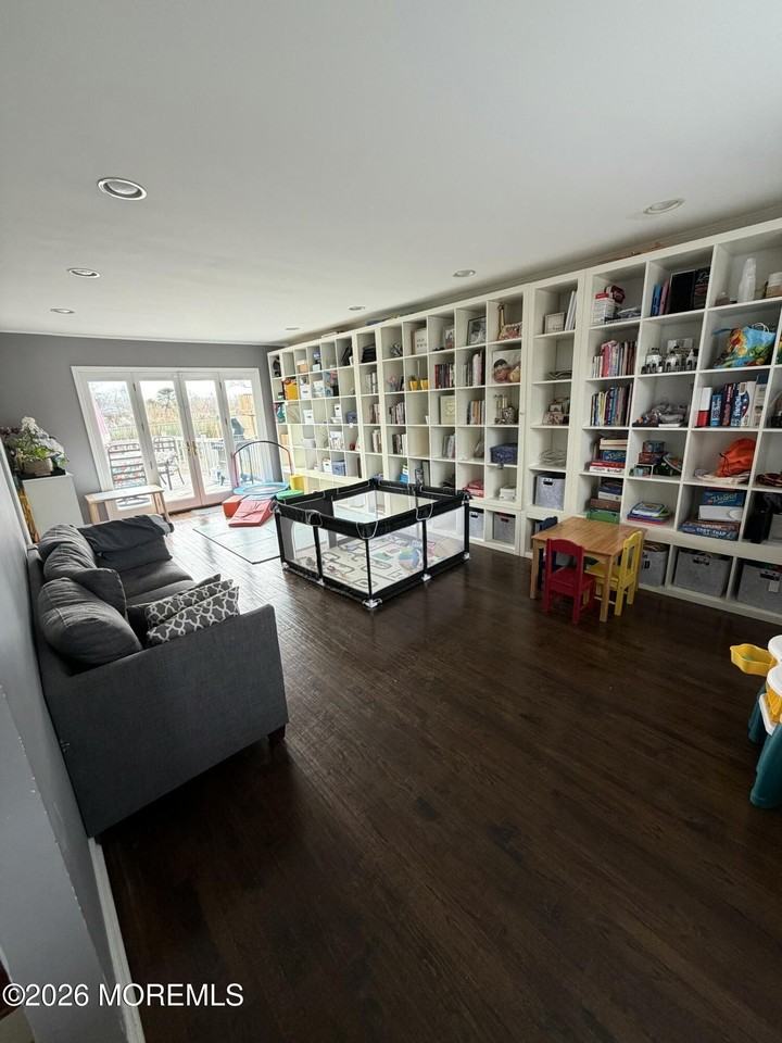 41 Dwight Dr - Photo 6 of 12