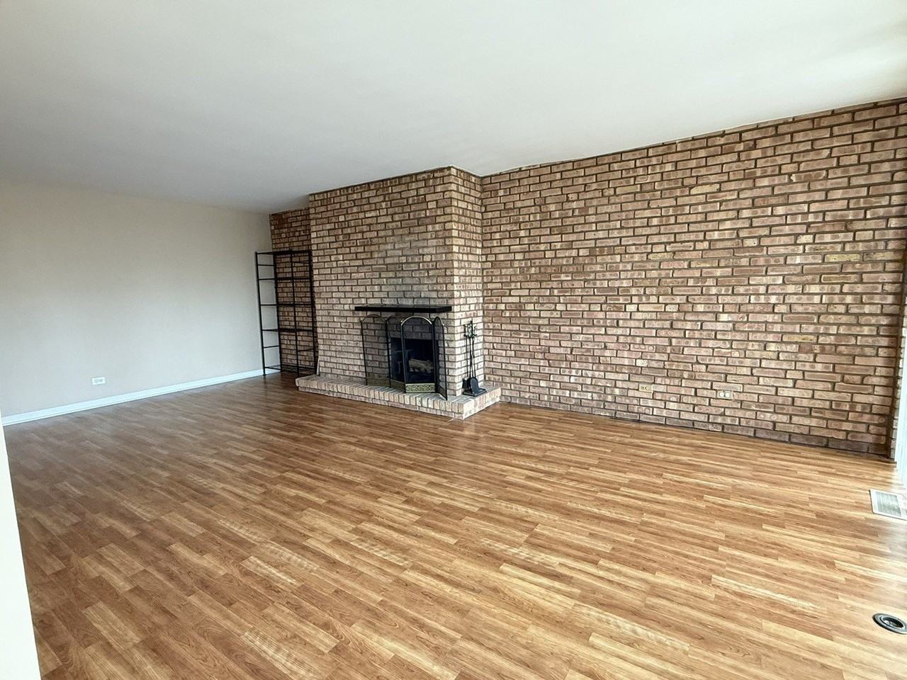 5500 Hillcrest Ln #3C - Photo 3 of 9