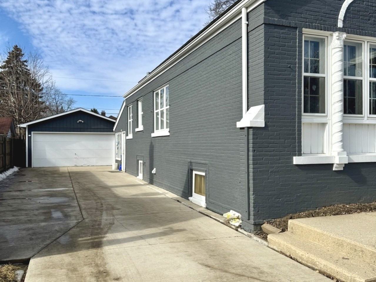 216 Burton Ave - Photo 2 of 14