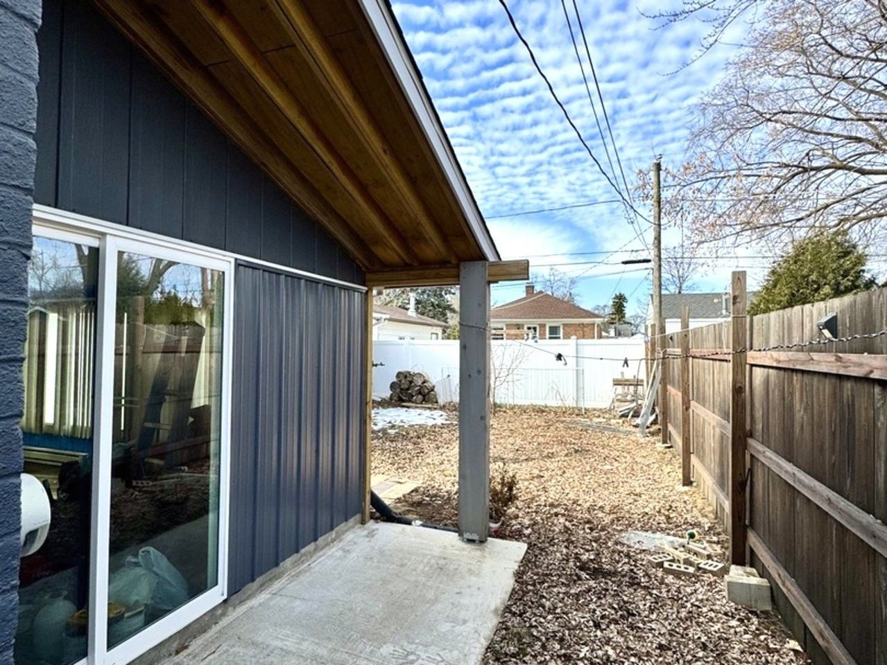 216 Burton Ave - Photo 5 of 14