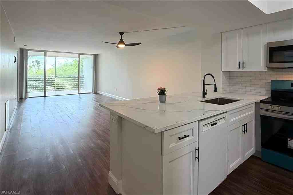 15171 Cedarwood Ln Apt 3202 - Photo 3 of 32