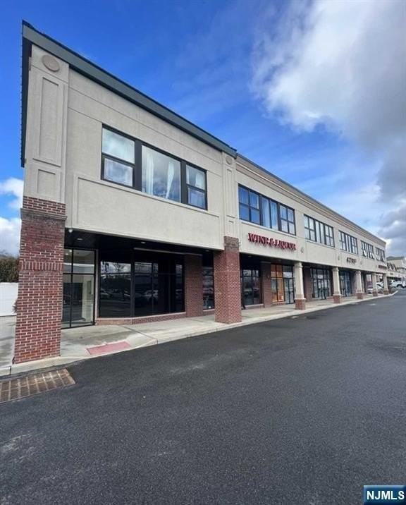 519 Livingston St - Photo 2 of 4