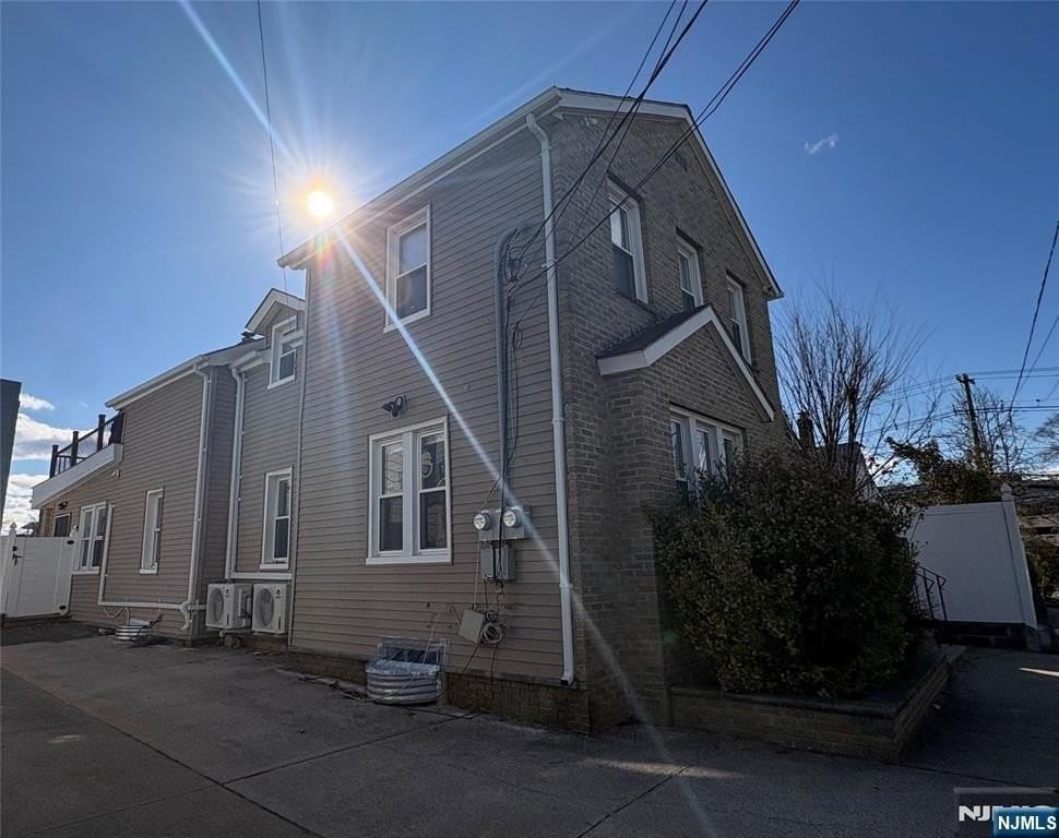 282 Harding Ave 1st Fl
