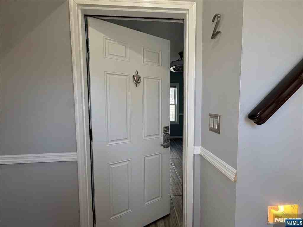 282 Harding Ave 1st Fl - Photo 6 of 21