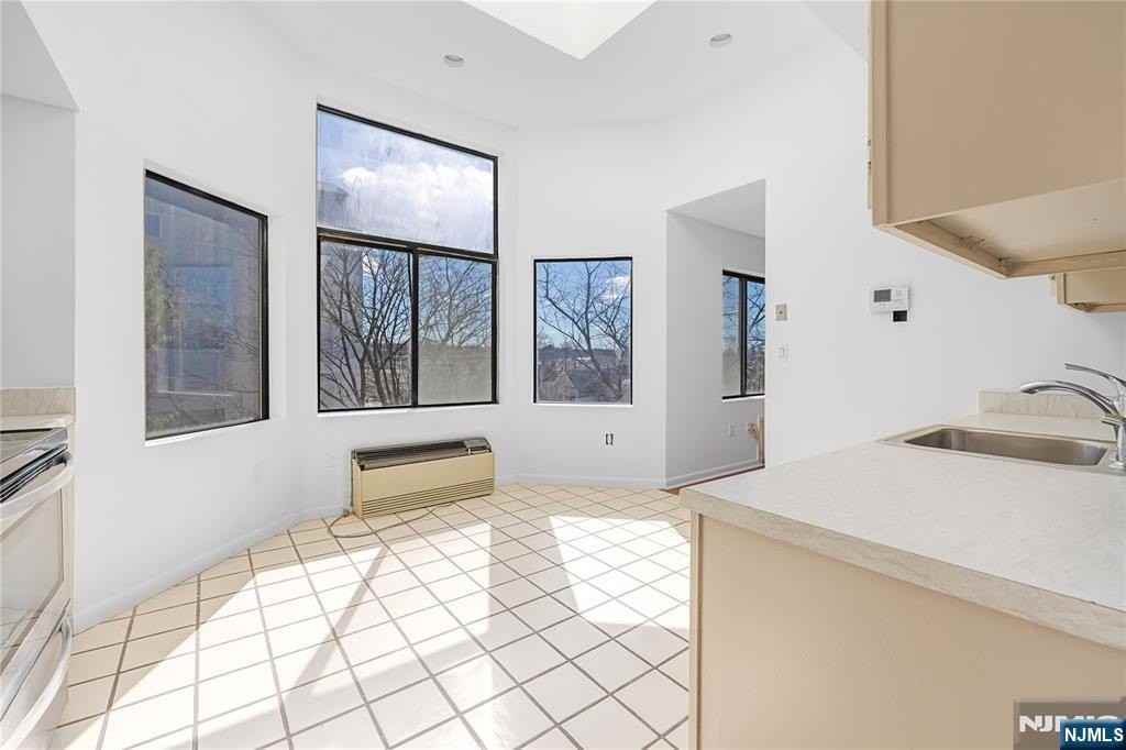 850 Main St - Photo 4 of 13