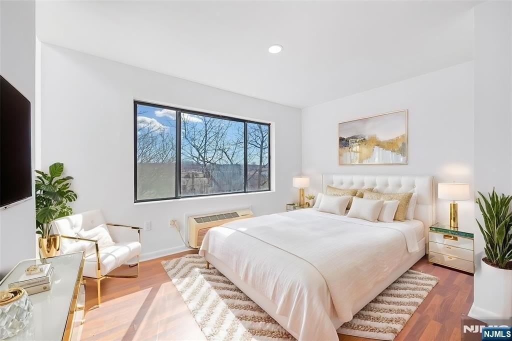 850 Main St - Photo 5 of 13