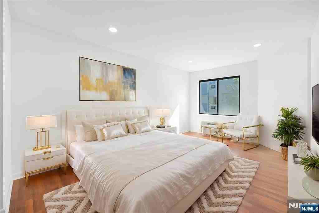 850 Main St - Photo 6 of 13