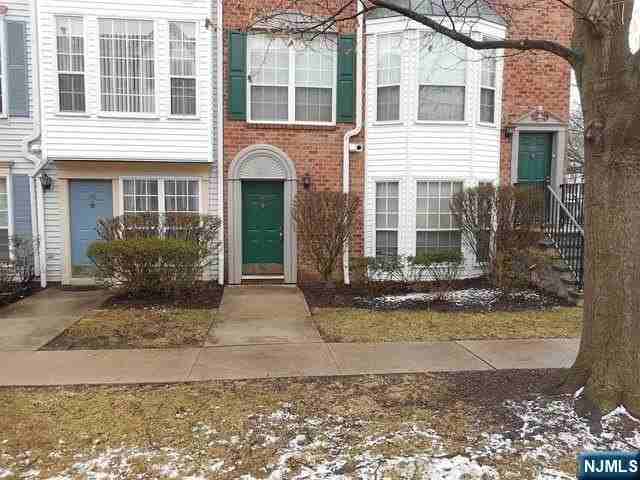 747 Pepperidge Rd - Photo 2 of 10