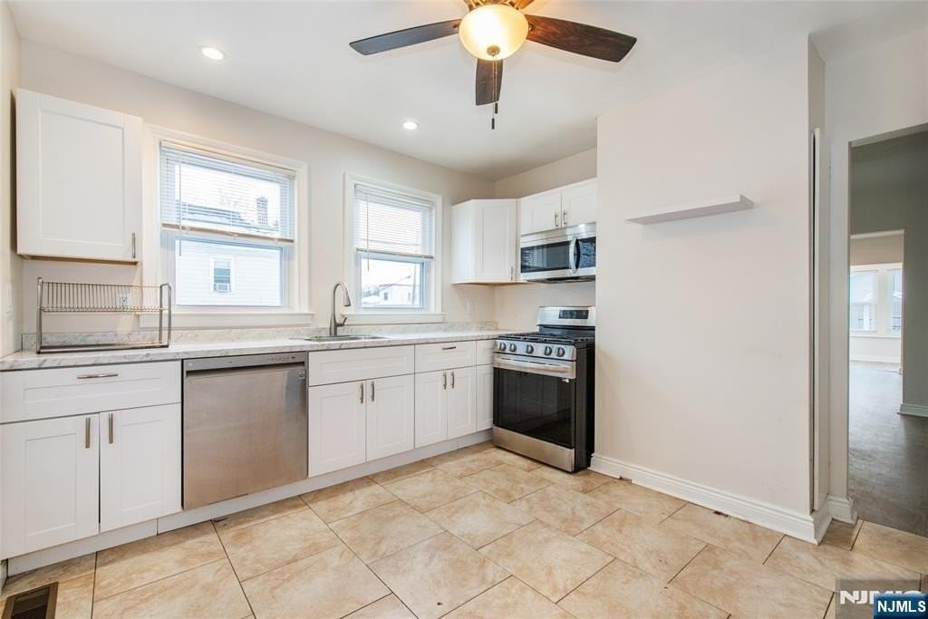 47 Lincoln Ave - Photo 4 of 17