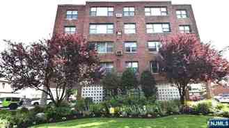 275 Hoym St Apt 2e - Photo 1 of 1