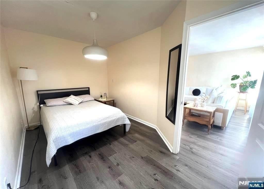 275 Hoym St Apt 2e - Photo 6 of 11